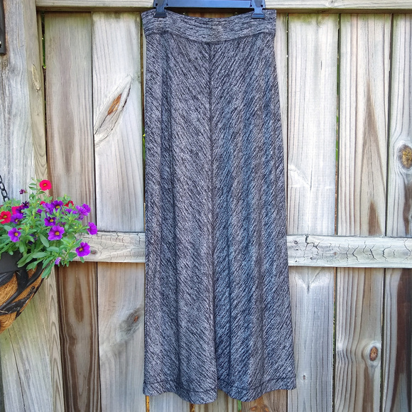 Lou & Grey Dresses & Skirts - ☀️50% OFF SALE☀️ Lou & Grey Charcoal Maxi Skirt